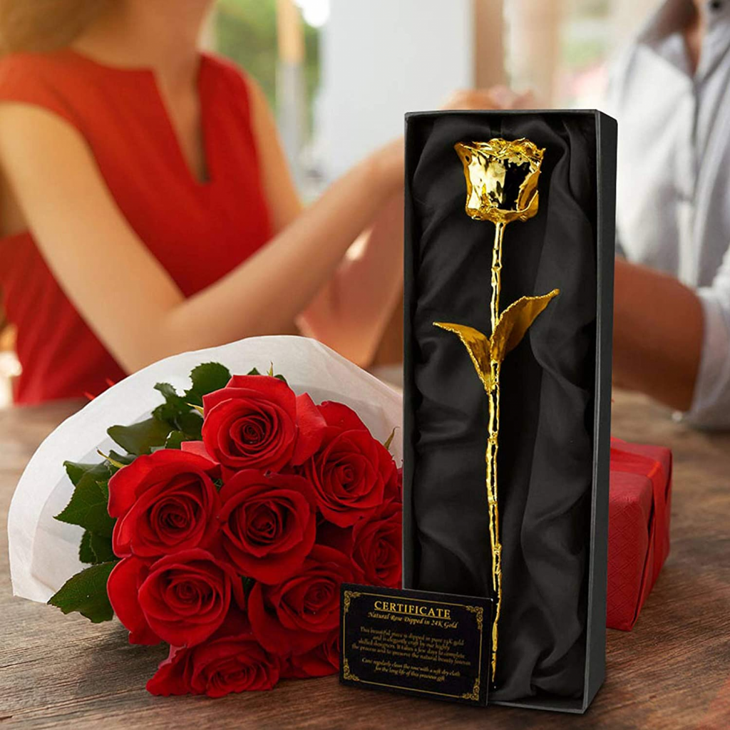 Goldene Rose als Geschenk für die Freundin