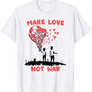Make love not war Zwei rote Kinderballons bilden ein Herz T-Shirt