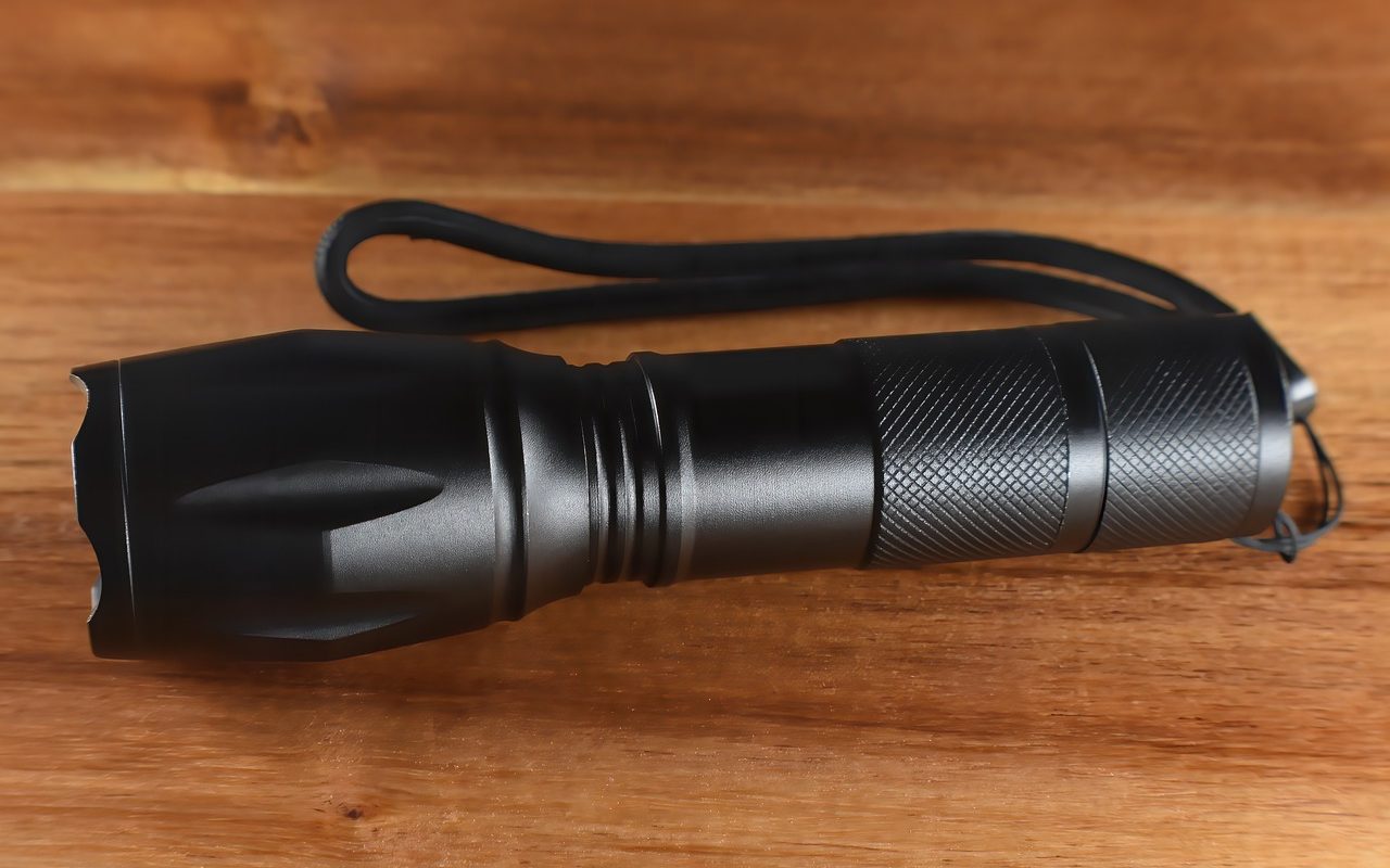 tactical flashlight, flashlight, torch-7662681.jpg